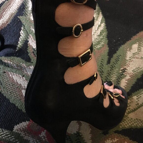 Report (Victoria Secret private label?) Sexy Buckle Up Black Leather High Heels - Picture 7 of 7